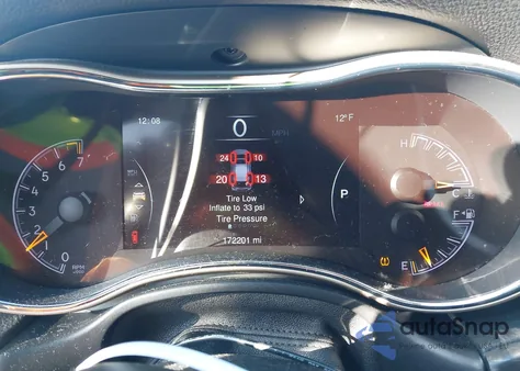 2015 Jeep Grand Cherokee Laredo z USA, uszkodzony, nr VIN 1C4RJFAG4FC912592